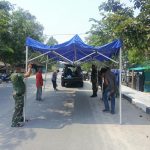 Jelang Tanam Mangrove, Personel Koramil 04/Tebing Bersihkan Lokasi