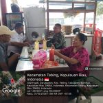 Babinsa Darussalam Tekankan Kebersihan Warung demi Kenyamanan Warga