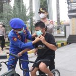 Polres Karimun Bagikan Masker untuk Antisipasi Dampak Kabut Asap